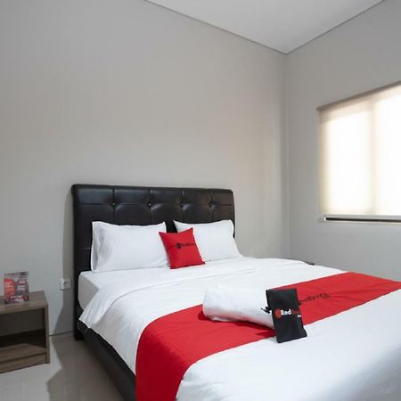 Reddoorz Plus Near Jiexpo Kemayoran Джакарта Екстер'єр фото