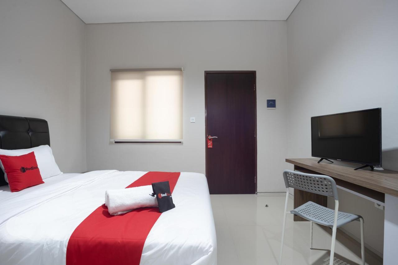Reddoorz Plus Near Jiexpo Kemayoran Джакарта Екстер'єр фото