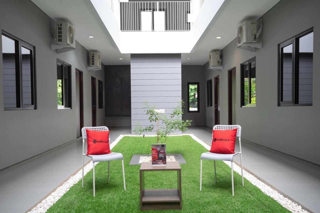Reddoorz Plus Near Jiexpo Kemayoran Джакарта Екстер'єр фото