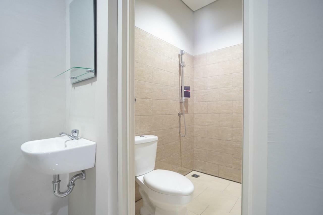 Reddoorz Plus Near Jiexpo Kemayoran Джакарта Екстер'єр фото