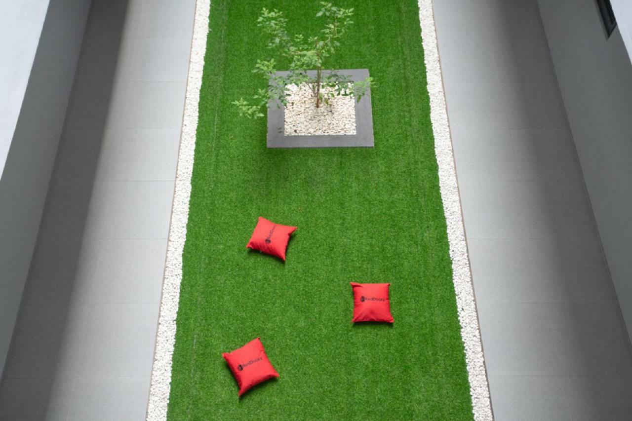 Reddoorz Plus Near Jiexpo Kemayoran Джакарта Екстер'єр фото
