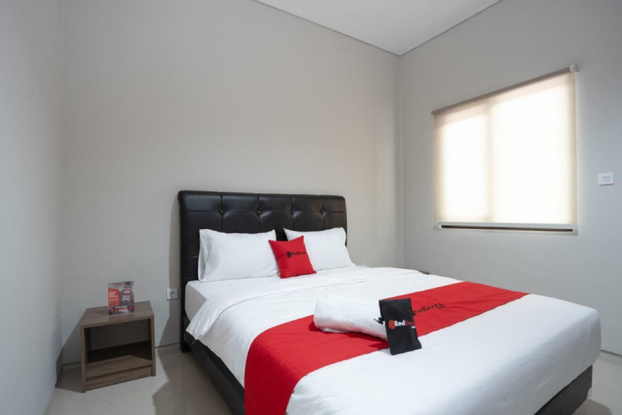 Reddoorz Plus Near Jiexpo Kemayoran Джакарта Екстер'єр фото