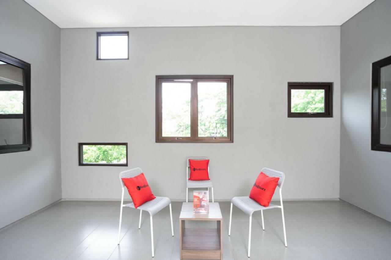 Reddoorz Plus Near Jiexpo Kemayoran Джакарта Екстер'єр фото